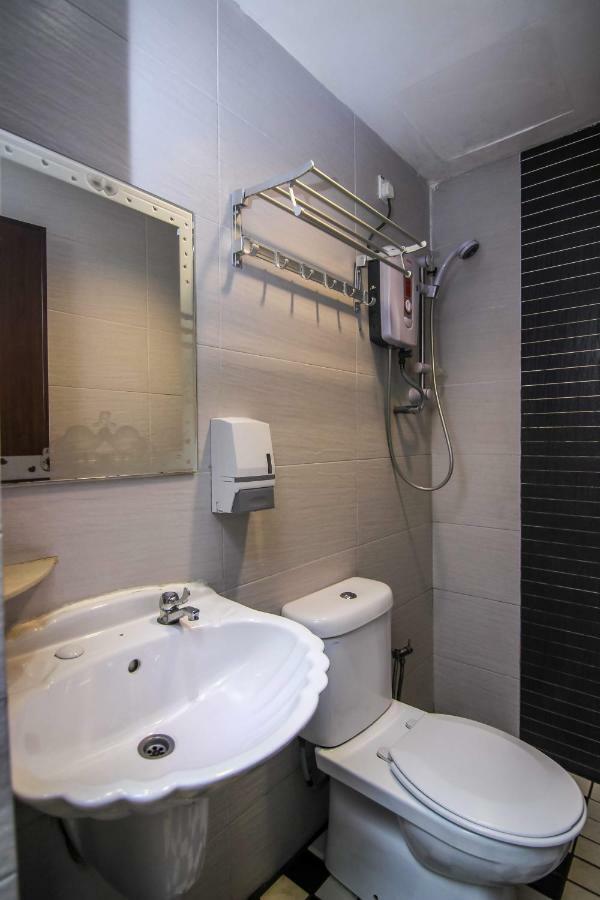 Rose Cottage Hotel Taman Impian Senai Джохор-Бару Экстерьер фото